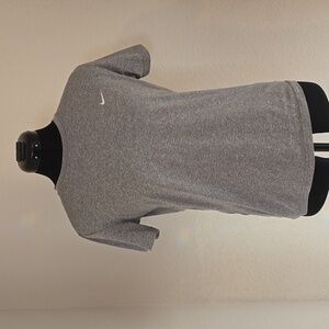 Nike Dry Fit Women’s Grey Short-sleeve shirt Size M